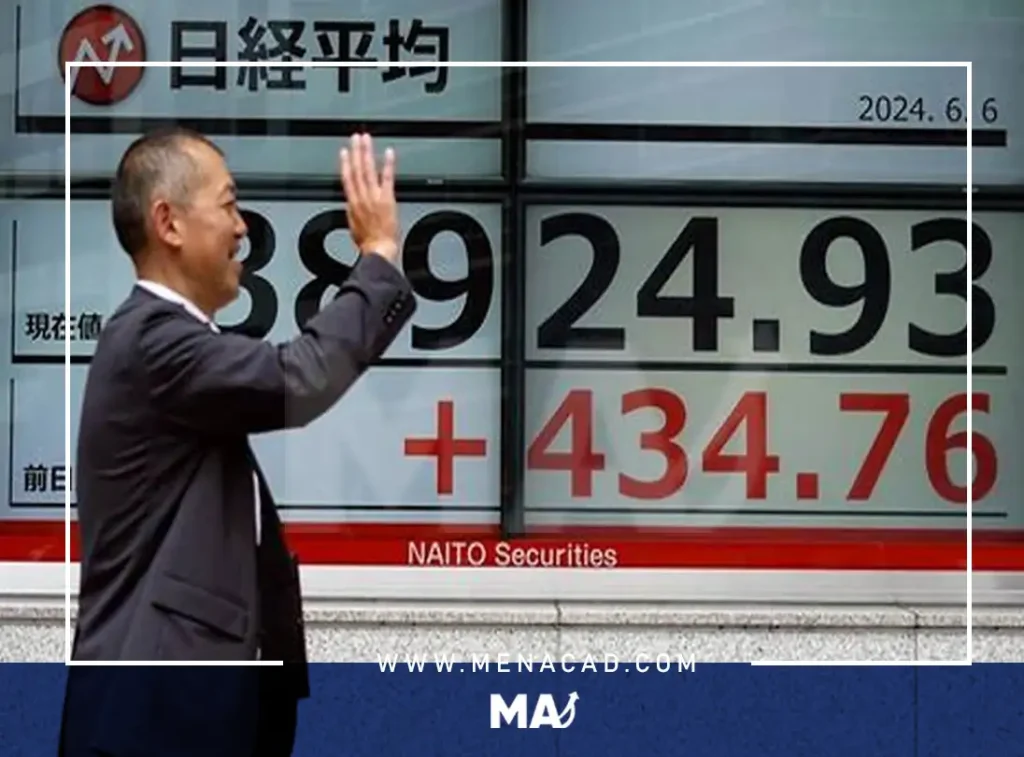 تراجع الين الياباني أمام الدولار الأمريكي وسط انتعاش عوائد السندات وجني الأرباح
